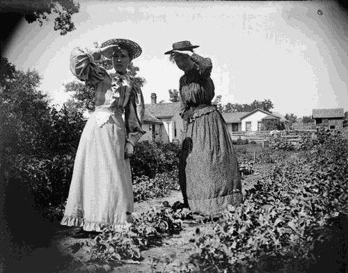 Photo of Maud Cooper and Sarah Spaulding Castle by Charles J. Van Schaick via the Wisconsin Historical Society.
